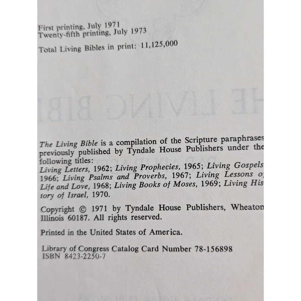 Vintage 1973 THE Living Bible Paraphrased leather like cover‎
